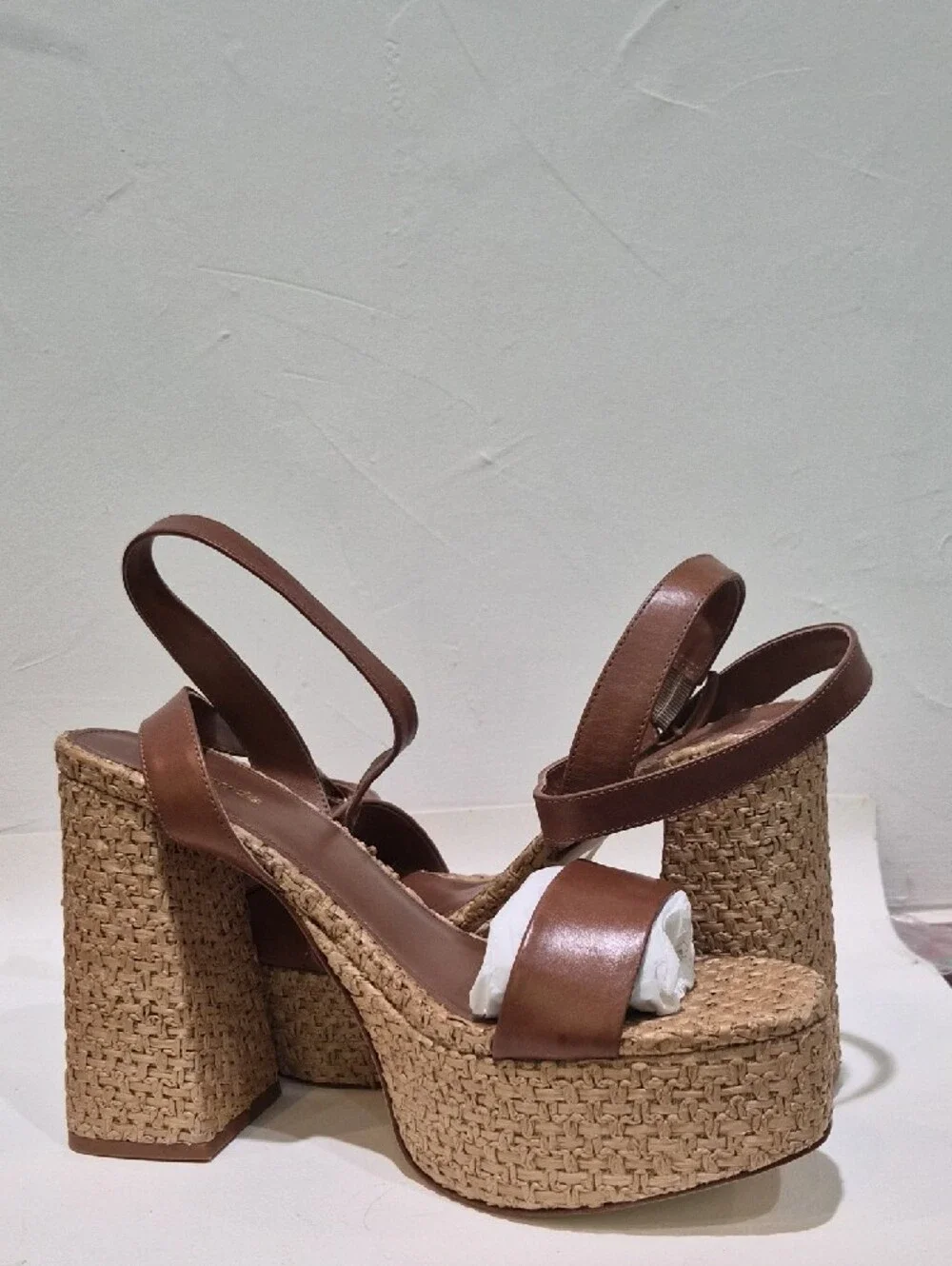 Larroude Dolly Verona Sandal in Caramel/Raffia NWT Size 9